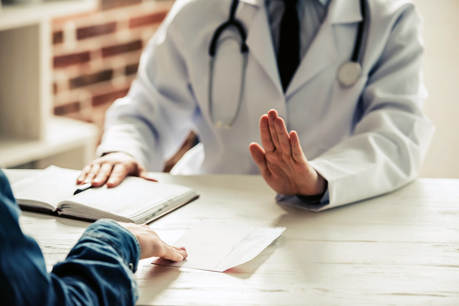 Justiça é opção eficaz para pacientes obterem  tratamentos negados pelos planos de saúde   