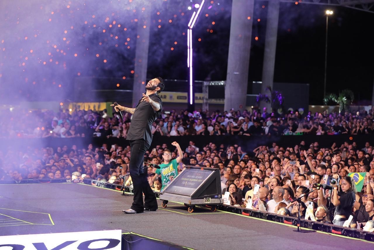 Em conversa com Virginia Mendes, Gusttavo Lima elogia Arena Show do Parque Novo Mato Grosso