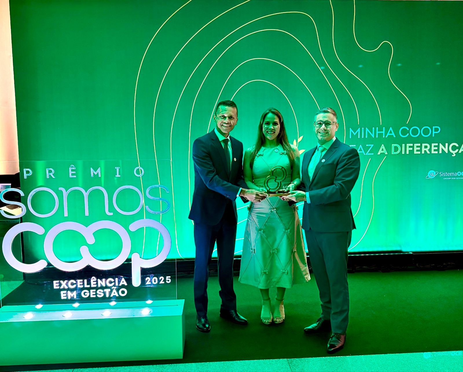 Unicred Raízes recebe Troféu Prata no Prêmio SomosCoop Excelência em Gestão 2025