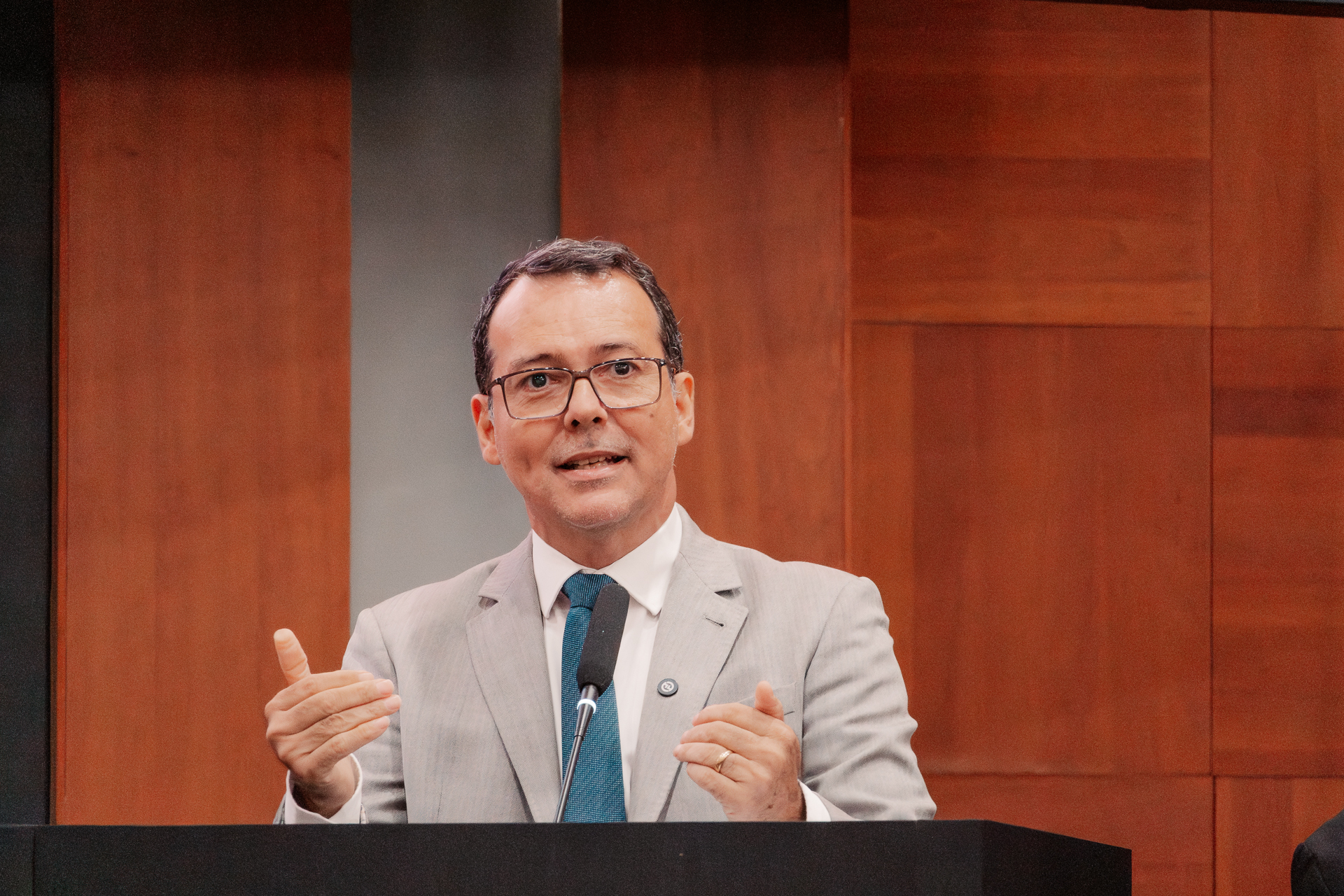 Com índices alarmantes, Lúdio questiona Governo de MT sobre investimentos e ações contra feminicídios