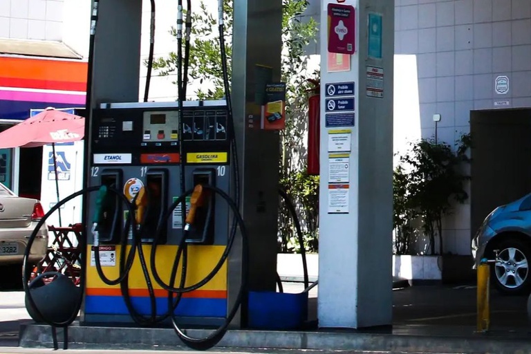 Preços dos combustíveis: Governo do Brasil institui plantão para apoiar ações de Procons de todo país