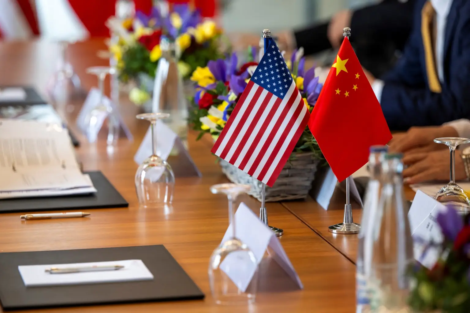China pede aos EUA a libertação imediata de Maduro e sua esposa