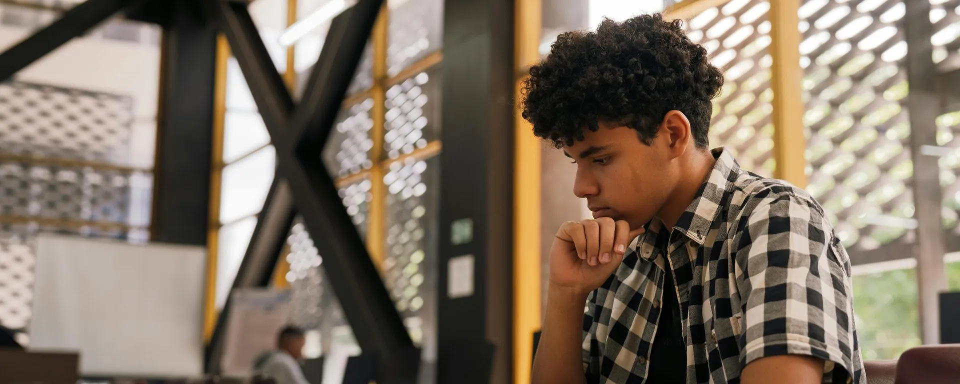 A melhor estratégia de estudos é conhecer a si mesmo e traçar estratégias para o seu melhor desempenho, dentro de suas condições.