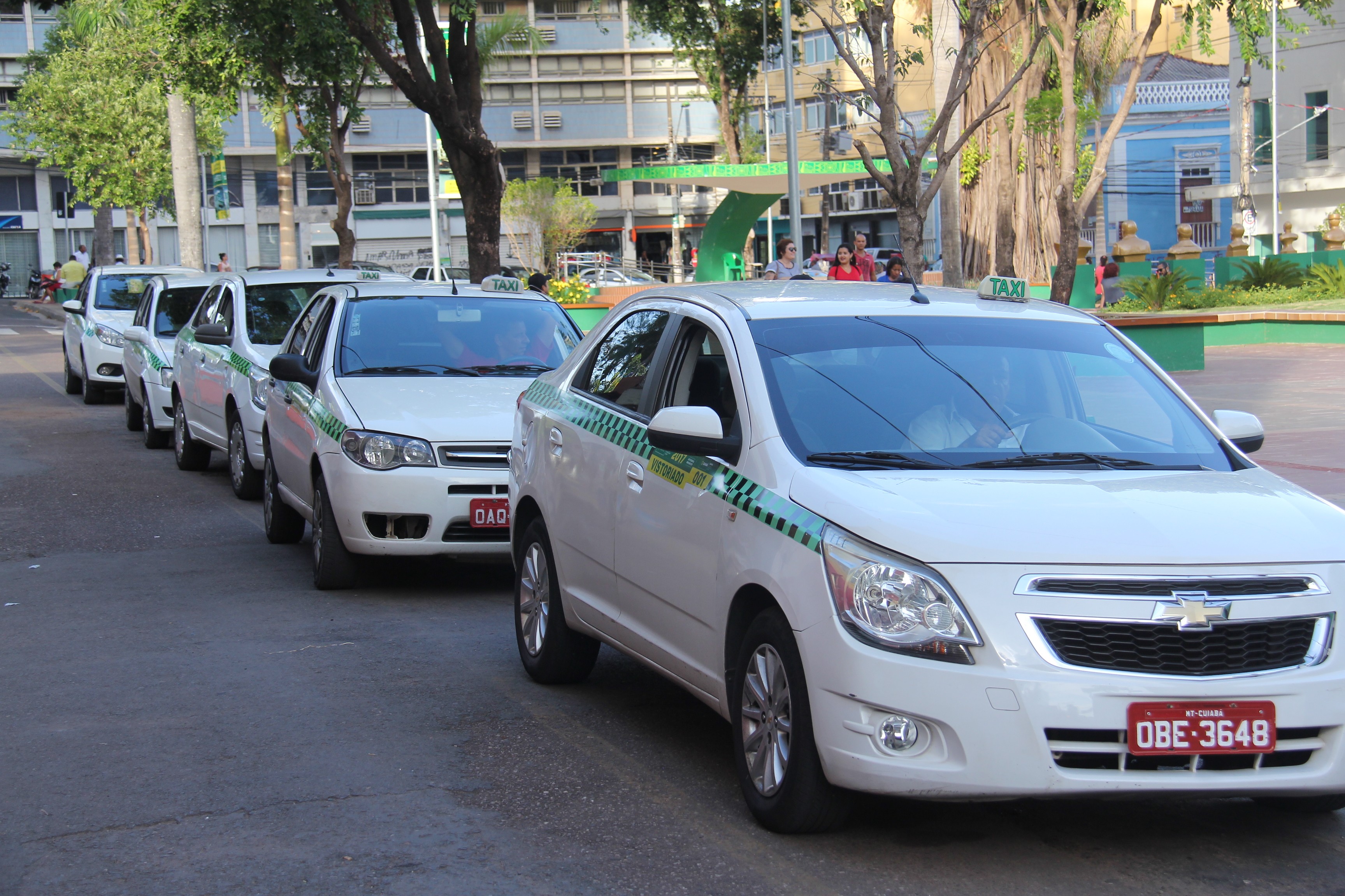 Cuiabá terá cobrança de tarifa Bandeira 2 nos táxis em dezembro; entenda medida