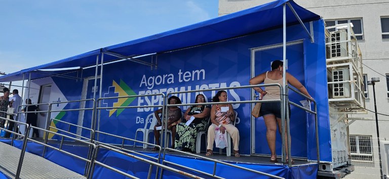 Pacientes do SUS de Várzea Grande (MT) agora contam com carreta de saúde da mulher do programa Agora Tem Especialistas