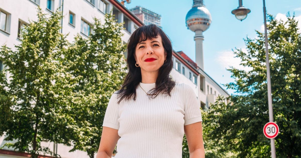Filha de imigrantes e adversária da AfD lidera disputa em Berlim; entenda