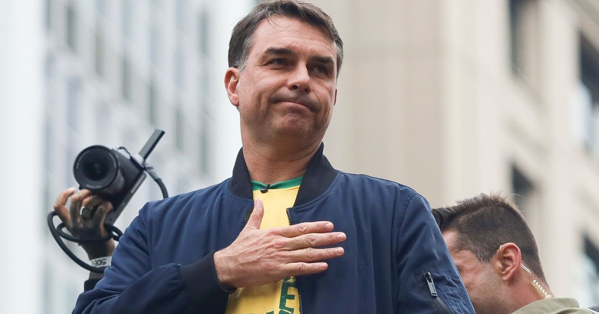 Flávio: Lula acha que pobre é otário; pobre é esperto e quer trabalho