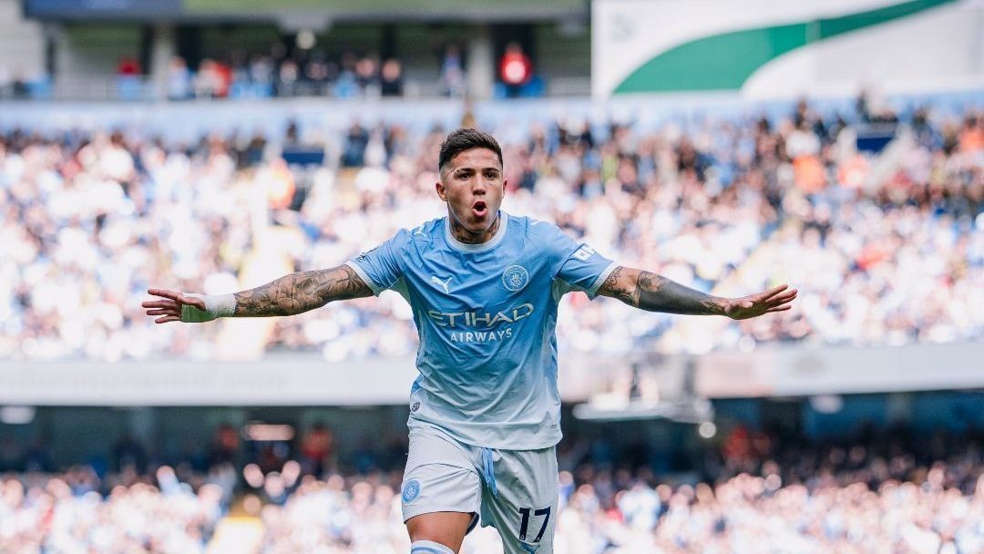 Manchester City vence Sunderland em jogo de oito gols e segue 100%