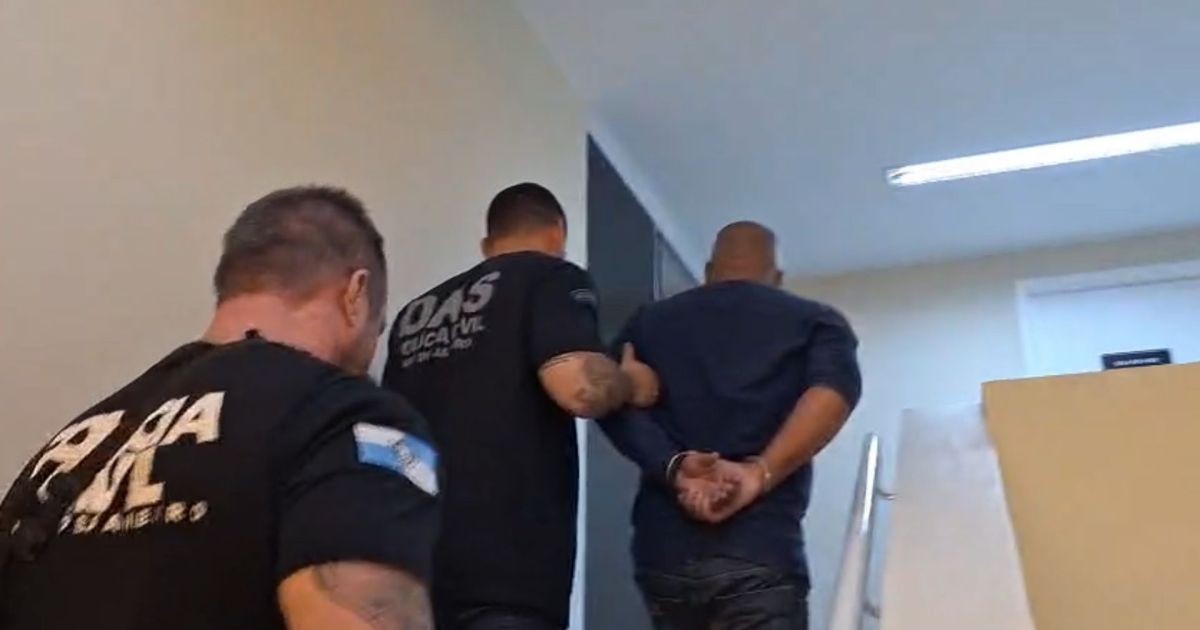 Polícia prende homem foragido há 18 anos por extorsão e sequestro no Rio