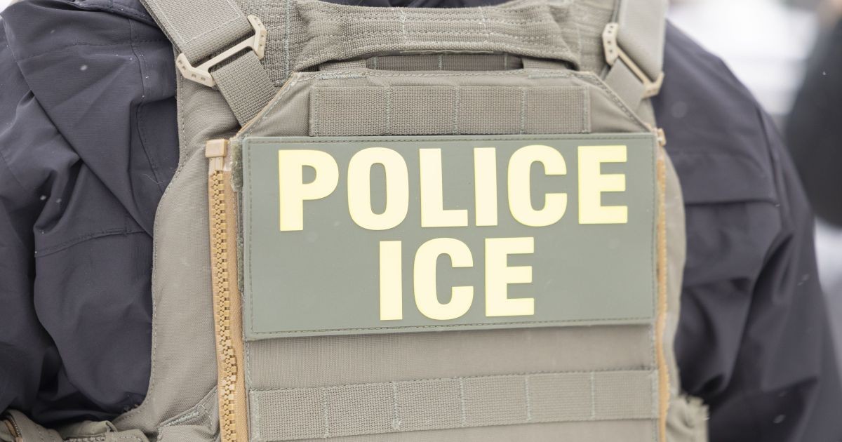Agente do ICE dispara e deixa homem ferido no Texas