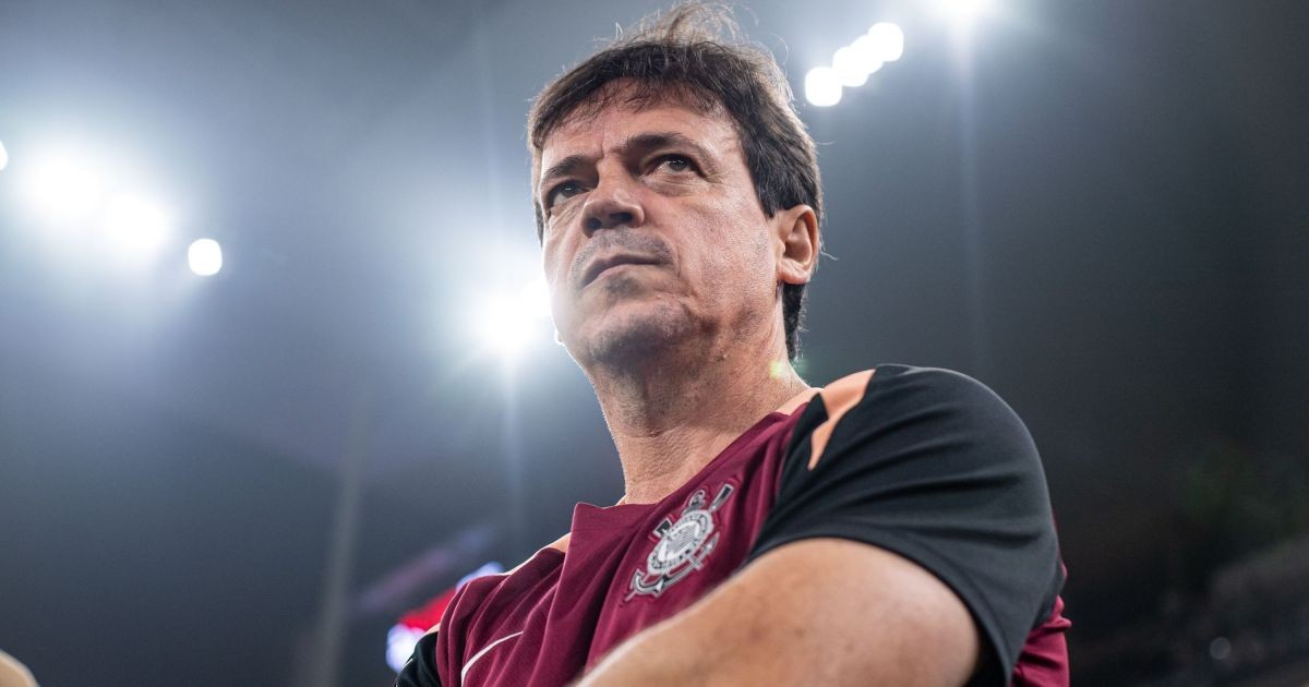 Corinthians anuncia permanência de Diniz a pedido dos jogadores