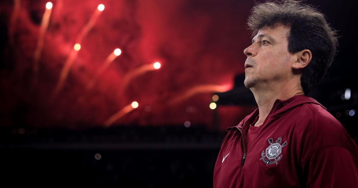 “Pior trabalho da carreira”: Diniz desabafa sobre crise do Corinthians