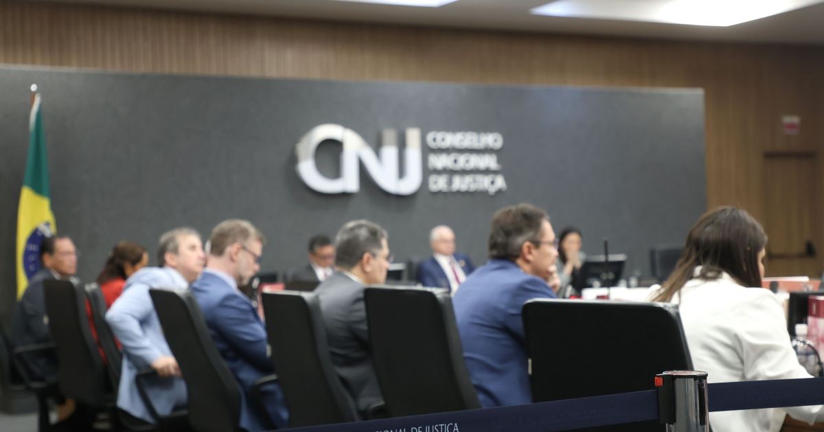 Superendividamento é fenômeno que vai além da dívida, diz desembargadora