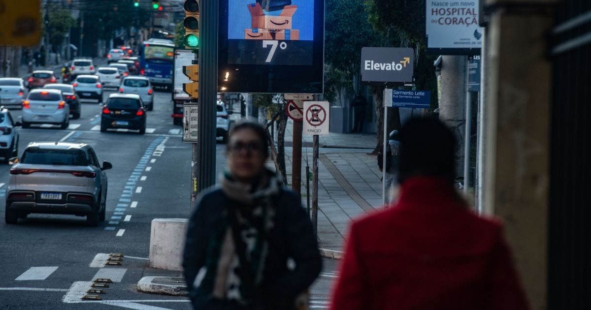 Chuvas no RS deixam mais de 900 mil consumidores sem energia; veja previsão