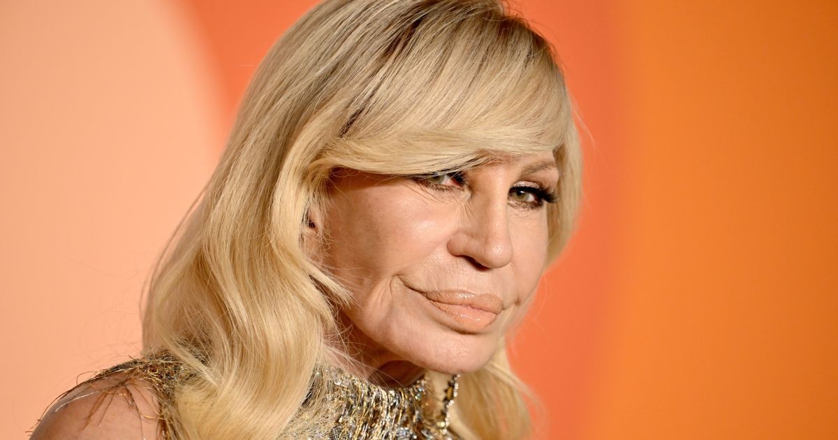 Donatella Versace anuncia nova marca após deixar grife da família