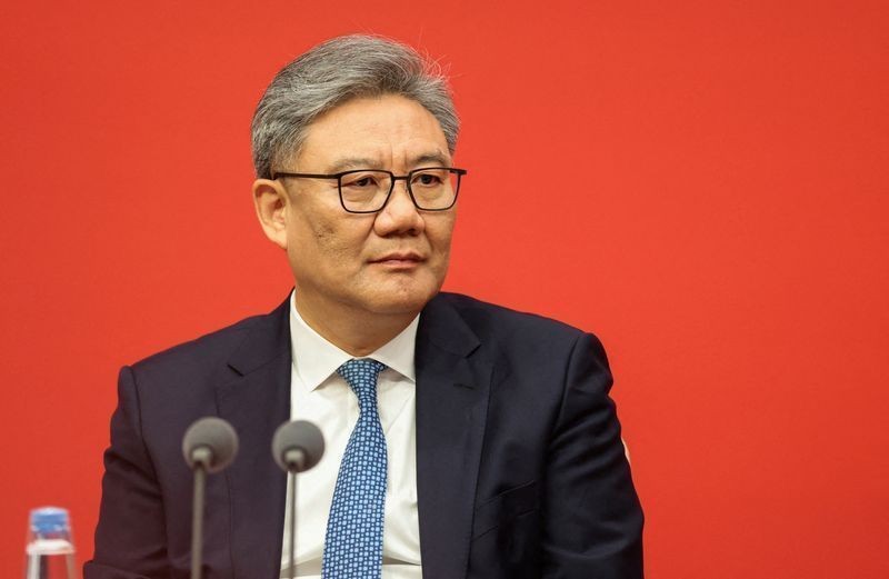 Ministro da China defende abertura recíproca do mercado automotivo com UE