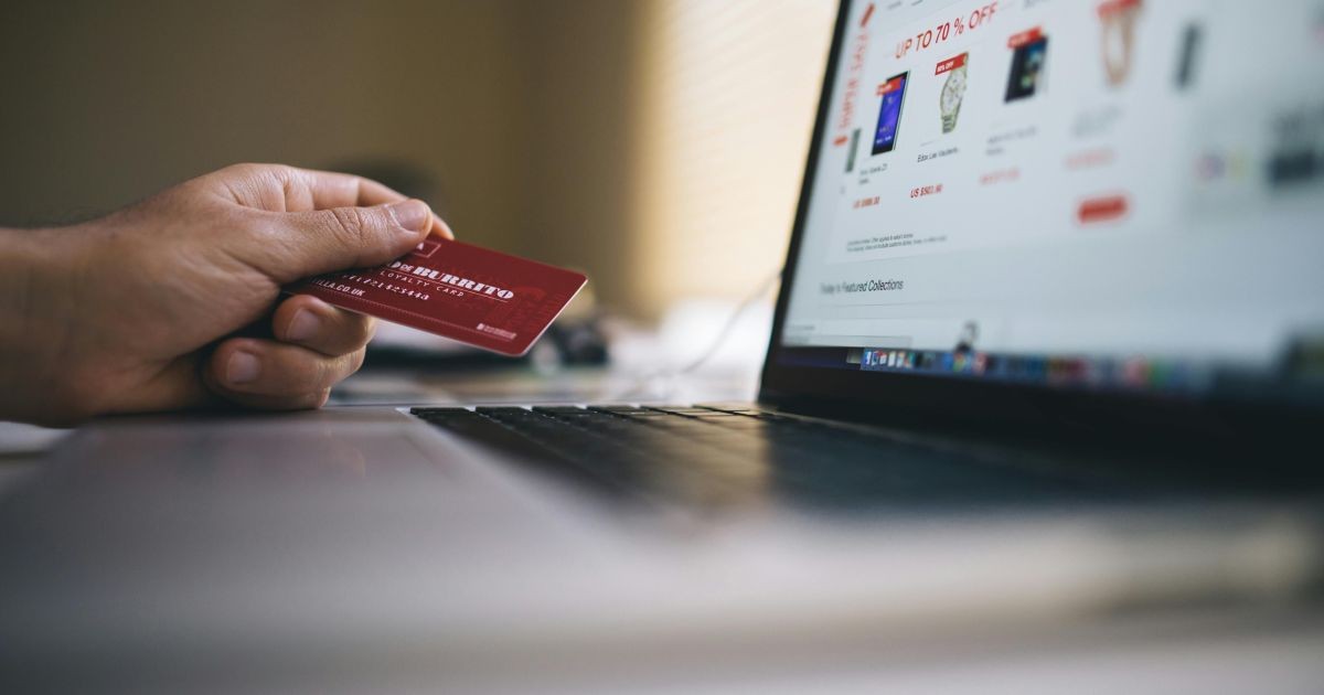 Bancos alertam que compras online baseadas em IA aumentam riscos de golpes