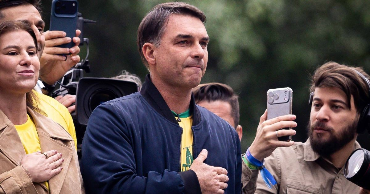 PT vê “trunfo” em associação de Flávio Bolsonaro ao caso Master