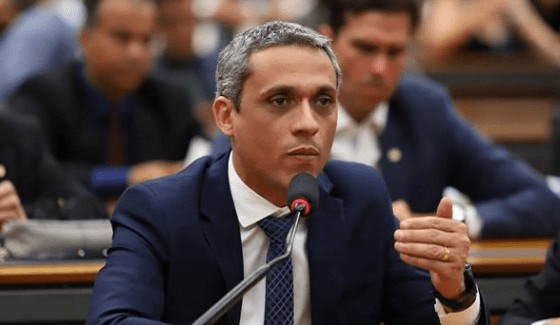 Quem é Gustavo Gayer, candidato ao Senado por Goiás