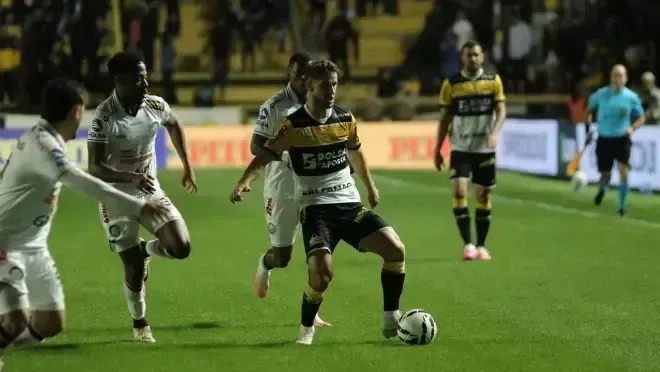 Série B: Em possível adeus de técnico, Criciúma perde para Operário-PR