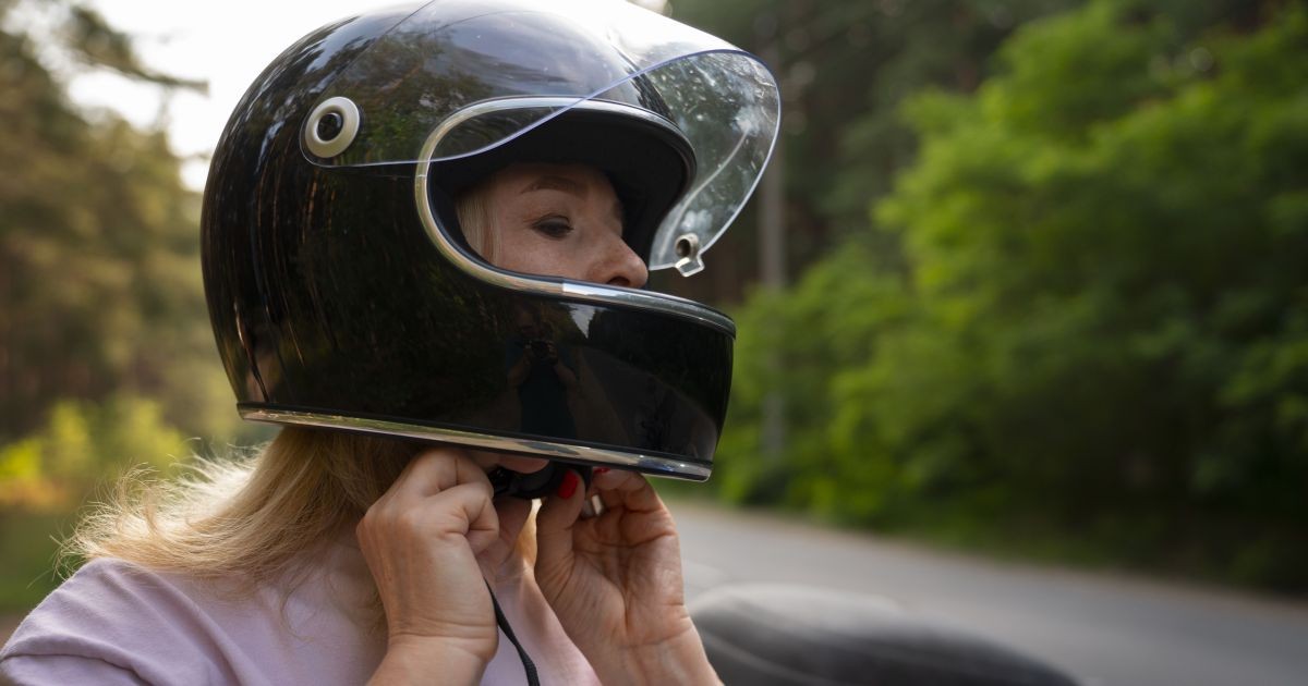 Acidente de moto: o capacete pode decidir o futuro do cérebro