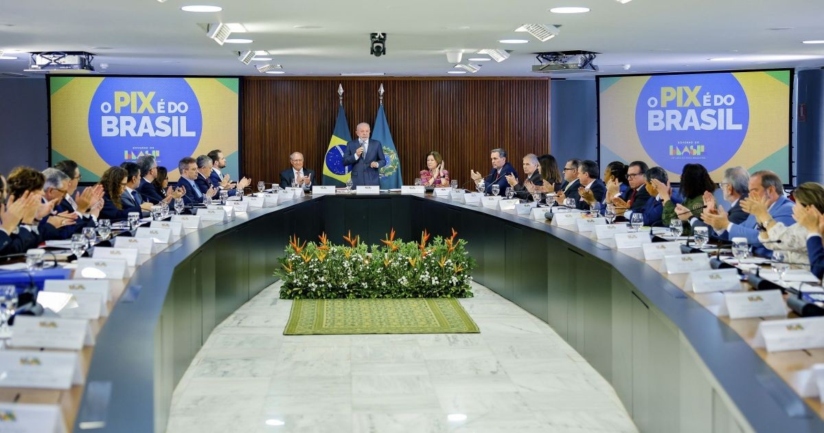Ministros acordam força-tarefa para divulgar ações de Lula antes de eleição