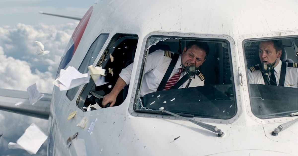 A 17 mil pés, o para-brisa da cabine se soltou por causa de parafusos com milímetros a menos; entenda a história do piloto sugado para fora do avião
