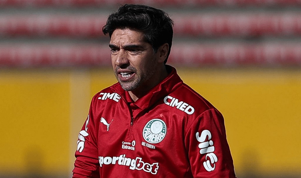 Abel é citado como favorito do Sporting, mas não pretende deixar Palmeiras