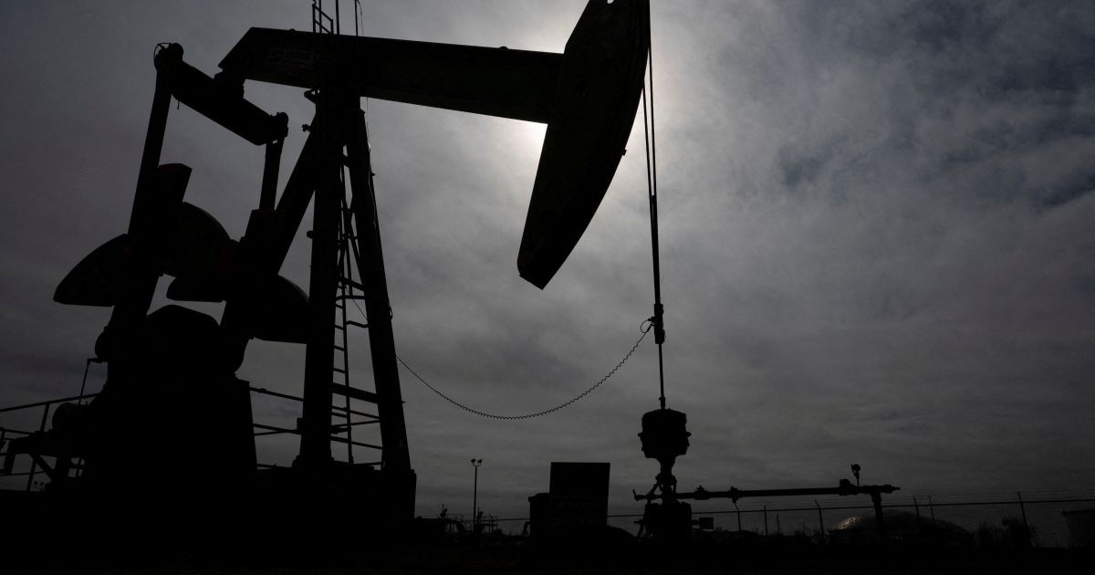 Petróleo sobe mais de 2% com possível restrição a diesel nos EUA