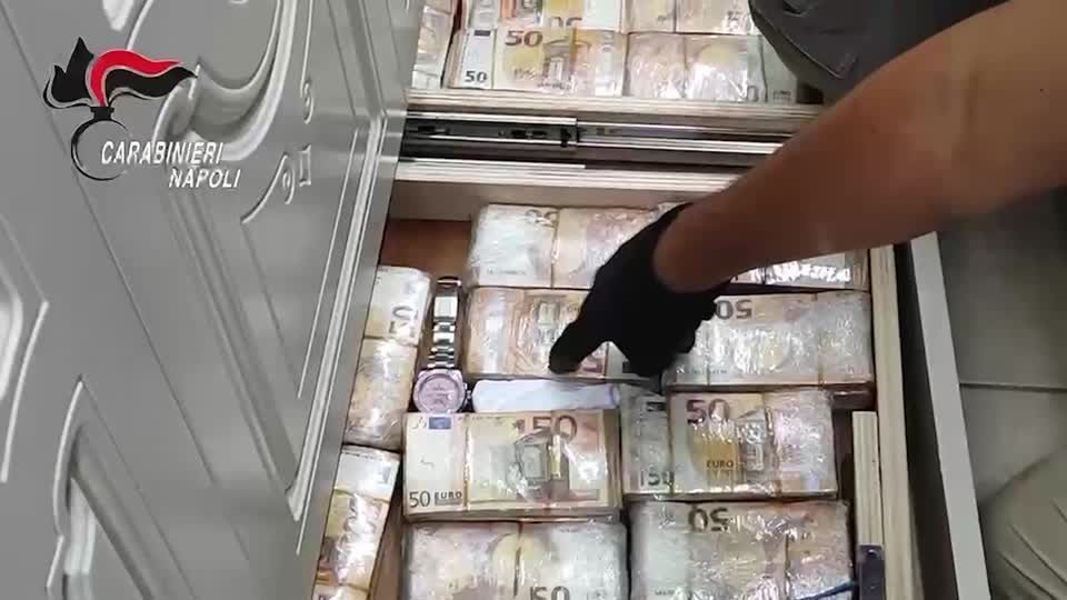 Polícia da Itália apreende milhões de euros escondidos em paredes