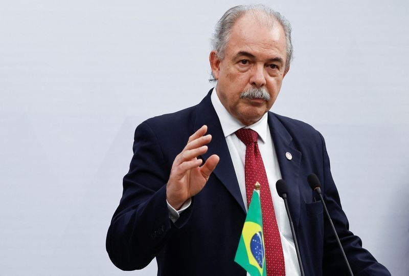 Juro alto terá de ser enfrentado pelo próximo governo, diz Mercadante