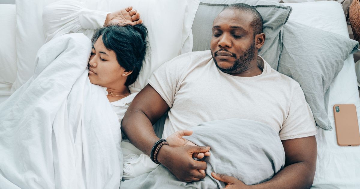 As 5 dicas mais populares para dormir melhor: especialistas em medicina do sono contam quais são mito, e quais realmente vão transformar suas noites
