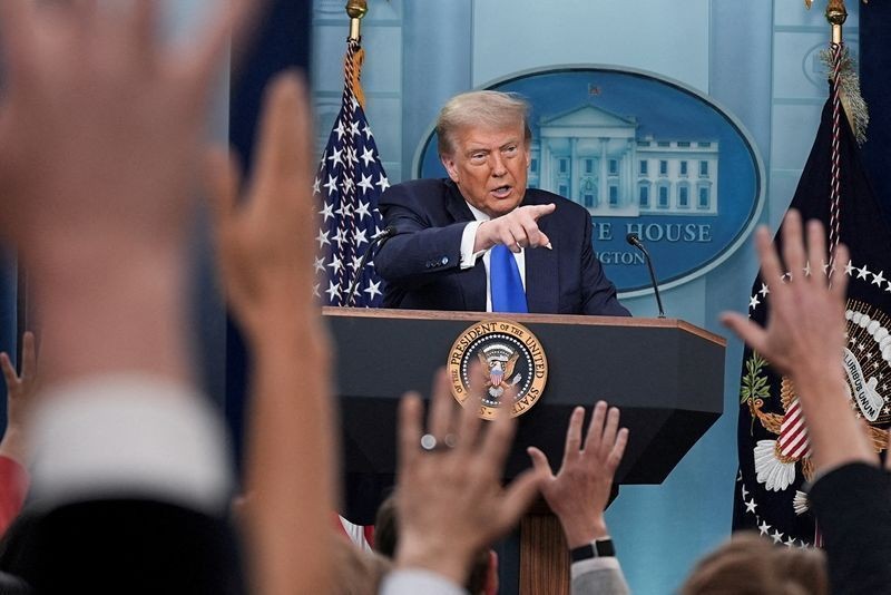 Juiz manda Trump liberar acesso da CNN, MS NOW e Politico à Casa Branca