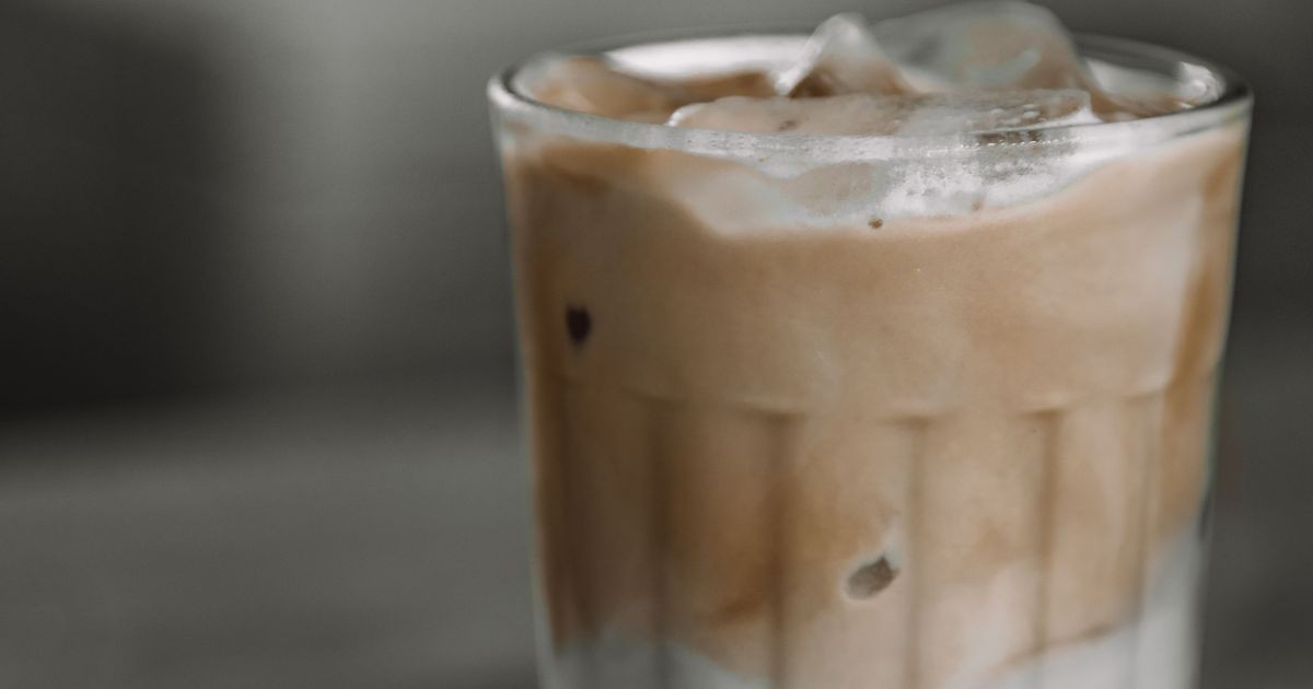 Congelar café pronto em forminhas de gelo: para que serve e como fazer; saiba diferentes formas de adaptar a receita
