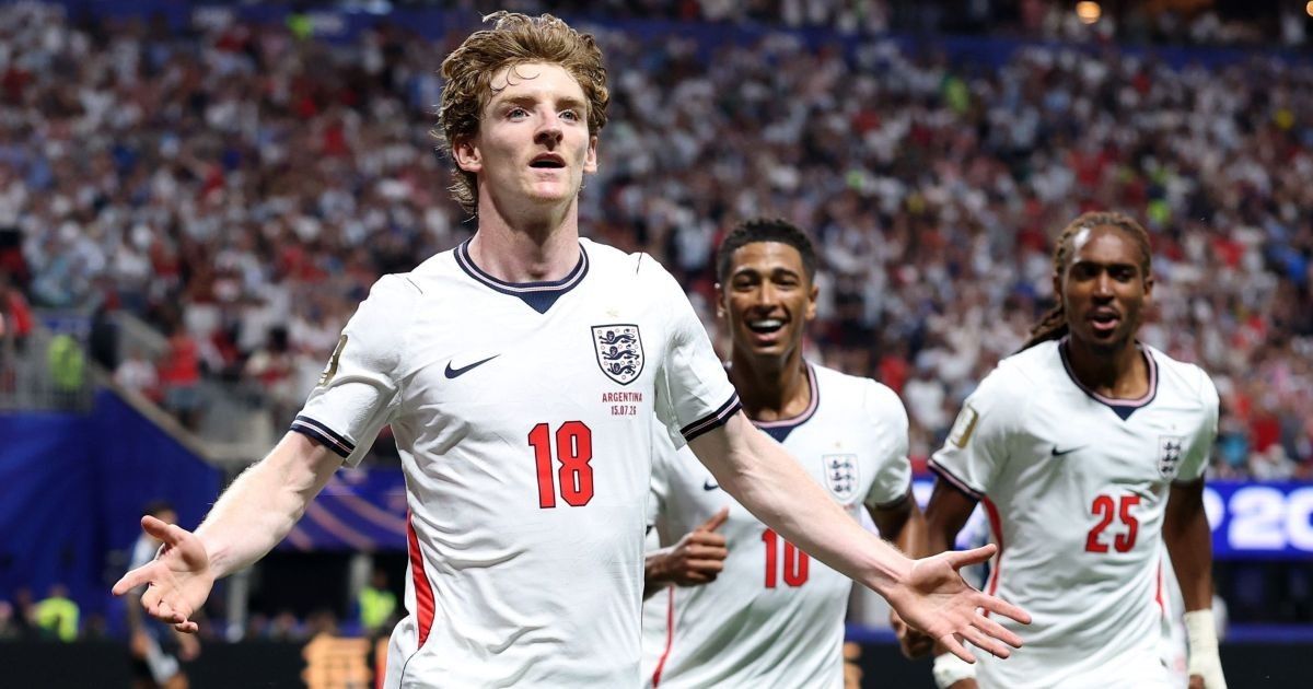 No Barcelona, Gordon pede que Inglaterra abandone modelo da Espanha