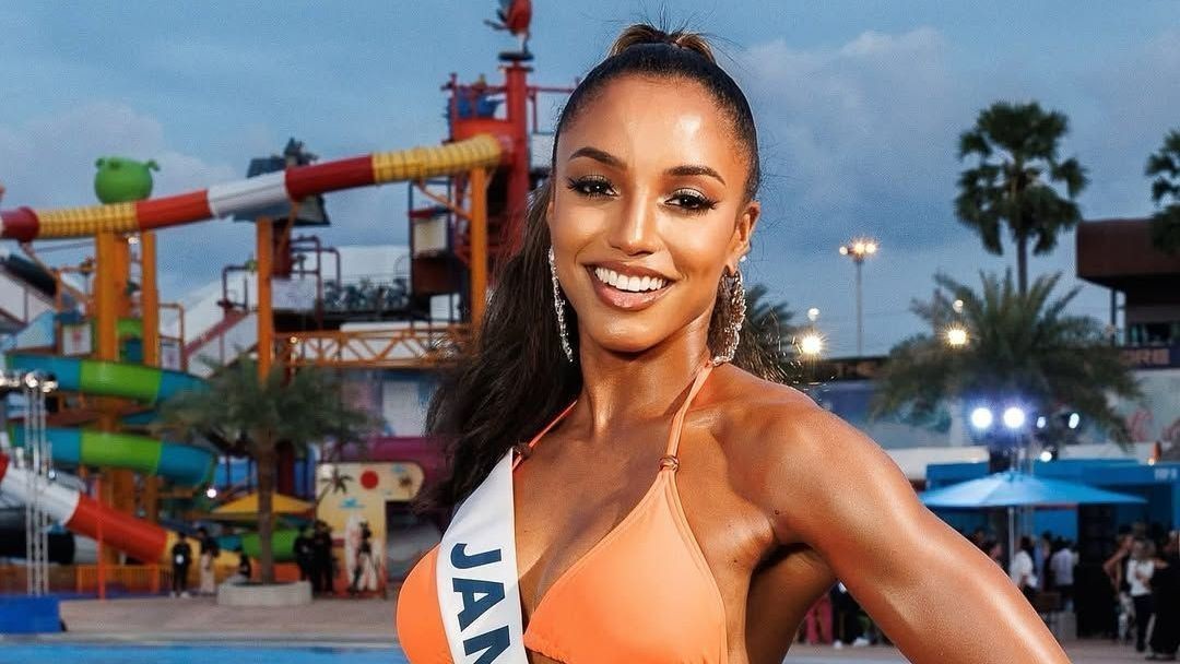 Miss Jamaica processa Miss Universo quase um após queda grave em palco