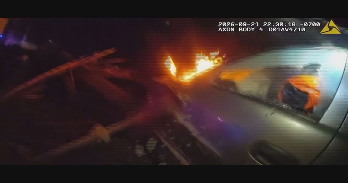 Vídeo: Motorista é resgatado de carro em chamas nos EUA após perseguição