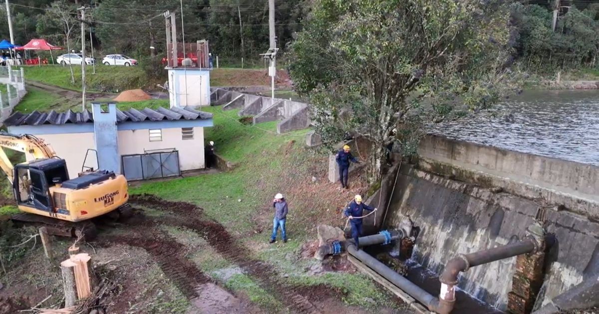 Risco de rompimento de barragem tira 170 pessoas de casa no RS