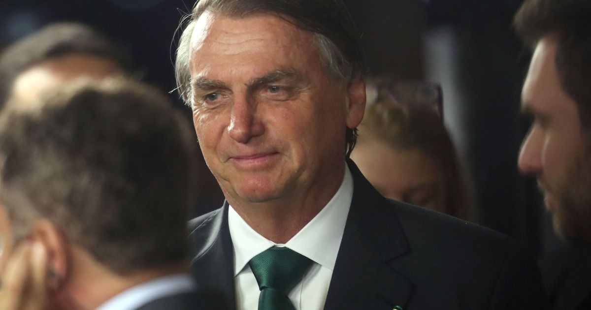 Defesa de Bolsonaro desiste de pedido para suspensão da pena