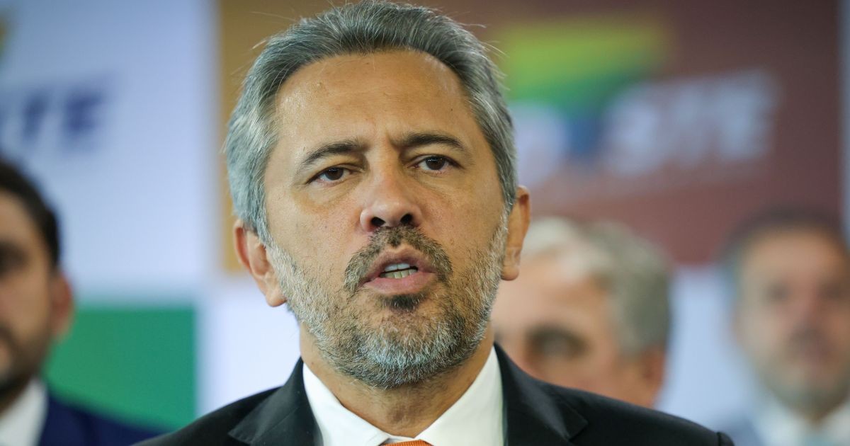 CNN entrevista Elmano de Freitas, candidato à reeleição no CE; assista