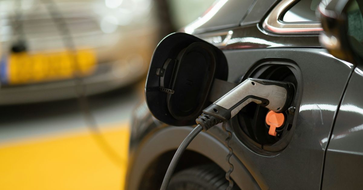 Carregadores rápidos chegam a 38% da rede de carros elétricos, diz ABVE