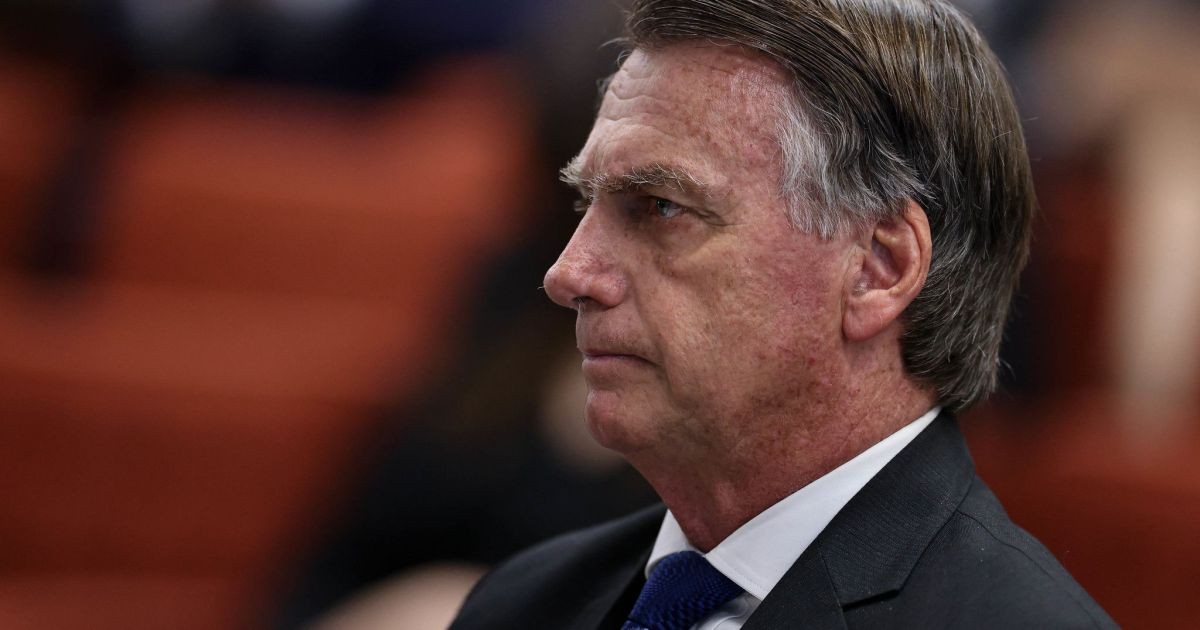 Escritório que pediu suspensão de pena de Bolsonaro deixa caso