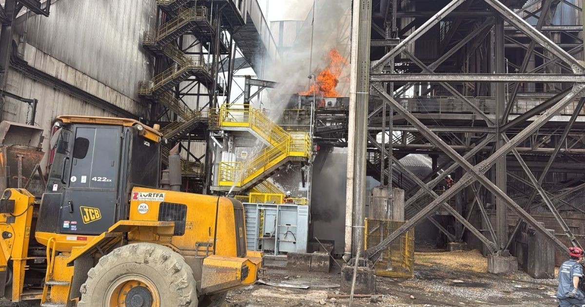 Incêndio atinge exportadora de trigo no Porto de Santos