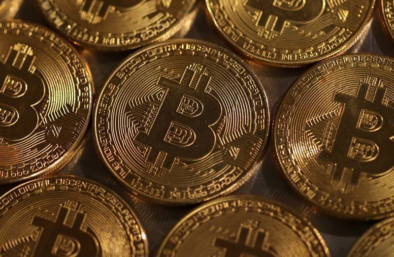 Bitcoin opera estável Fed mais restritivo e entrada de recursos em ETFs
