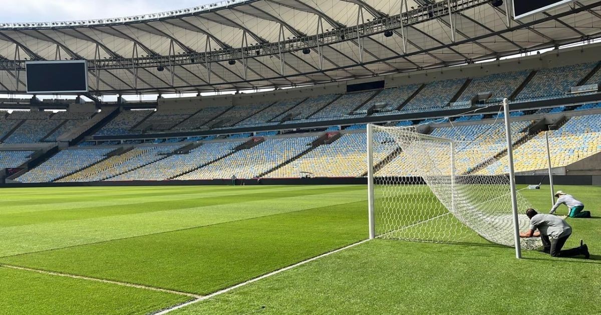 Vai melhorar? Gramado do Maracanã recebe fibra sintética antes da NFL