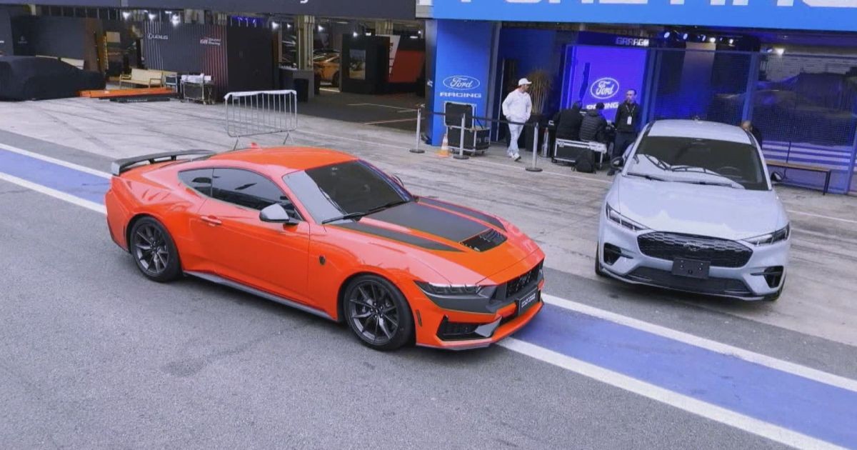 Márcio Gomes acelera Mustang em Interlagos durante edição do CNN Turbo