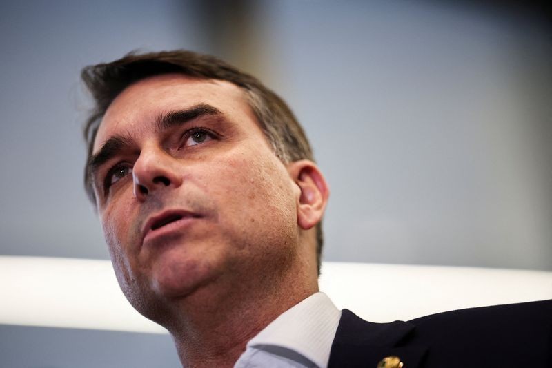 Flávio nega que pretenda tirar Nossa Senhora Aparecida como Padroeira