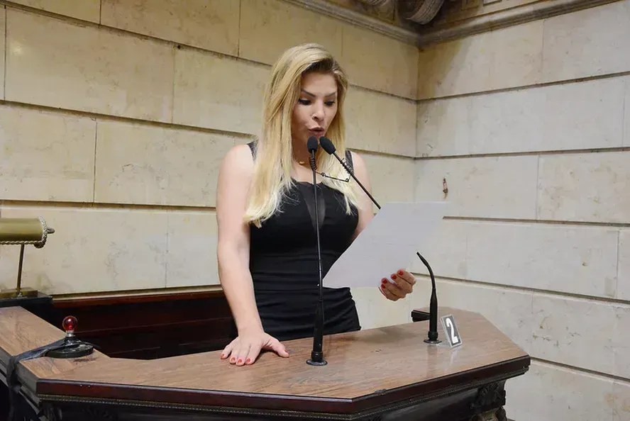Mãe Loira: ex-vereadora e funkeira Veronica Costa é presa no RJ