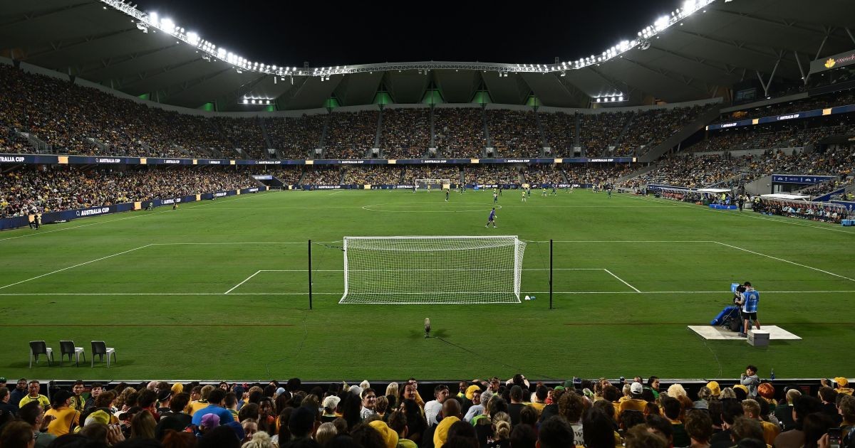 Torcedores criticam estado do gramado de Austrália x Brasil