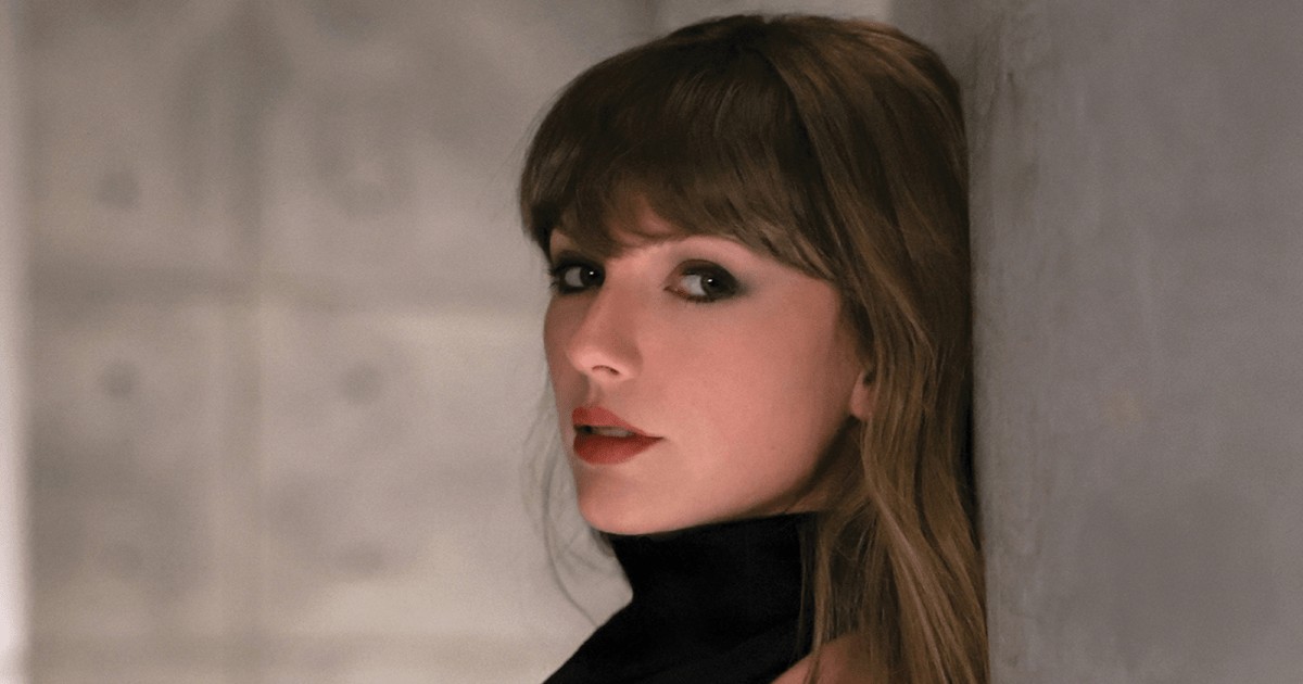 Taylor Swift lança versão estendida de “The Life of a Show Girl”; ouça